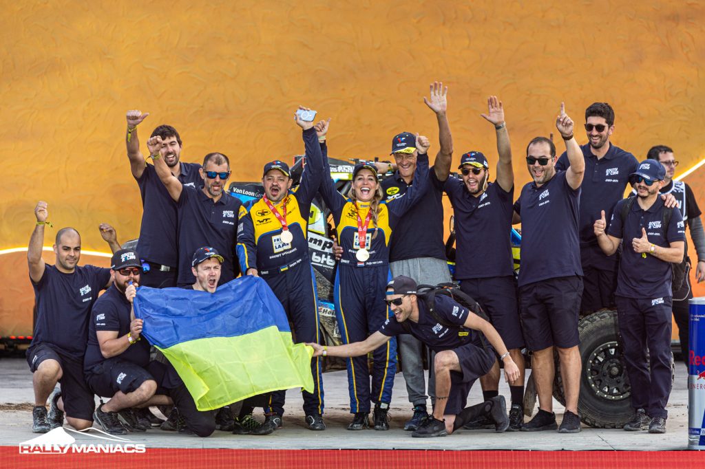 Anja van Loon finisht eerste Dakar als 14e